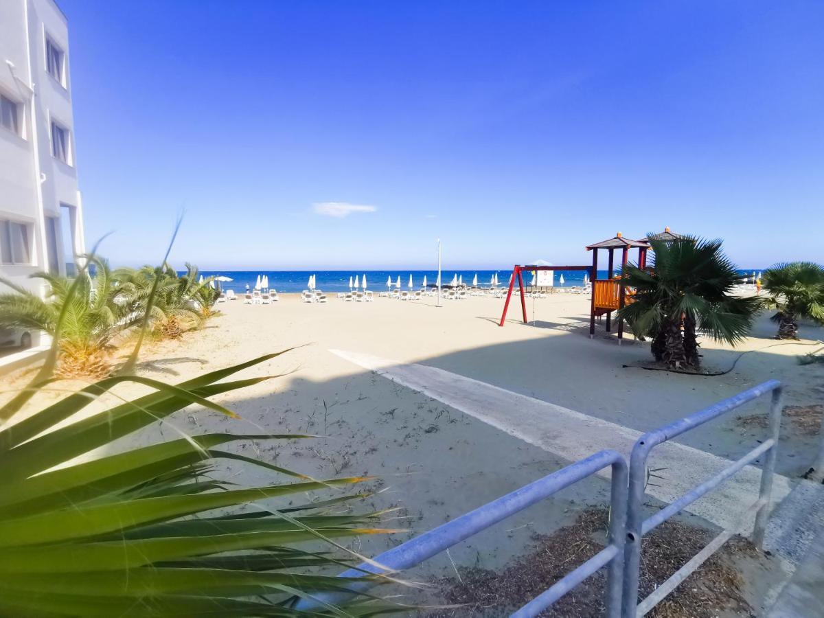 Sea-Esta Seaview Apartment, 200 Meters To The Beach Larnaca Bagian luar foto