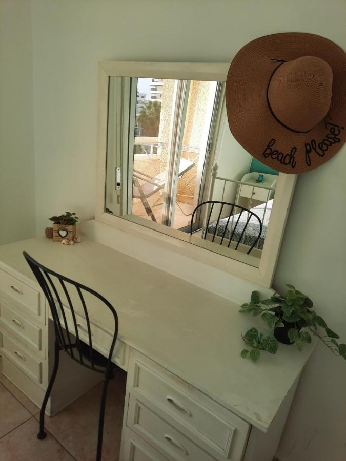 Sea-Esta Seaview Apartment, 200 Meters To The Beach Larnaca Bagian luar foto